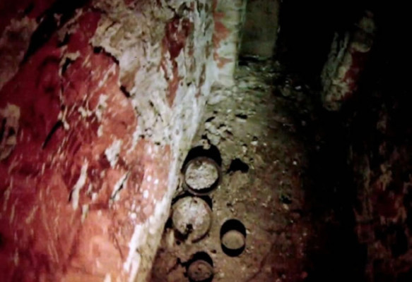 Con cámara de vídeo hallan tumba de rey maya
