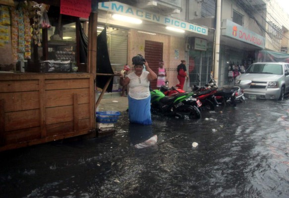 Lluvias sorprenden a ceibeños agobiados por intensa sequía