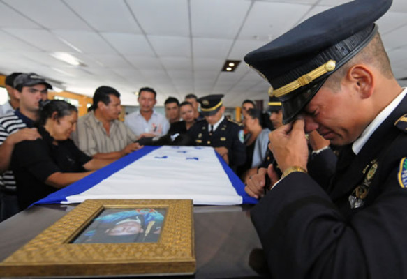 Entregan los restos de policía decapitado