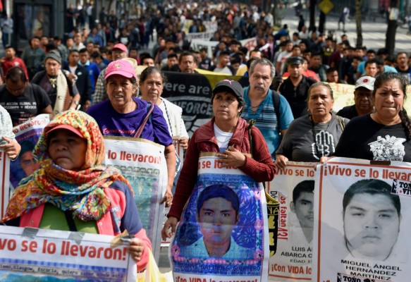 Caso Ayotzinapa cumple un lustro en México con el reto de investigar de cero