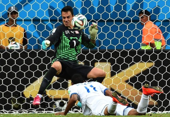 Jerry Bengtson llevó el peligro ante Suiza pero perdonó