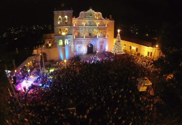 Hay 25,000 visitantes en Comayagua para recibir el 2016