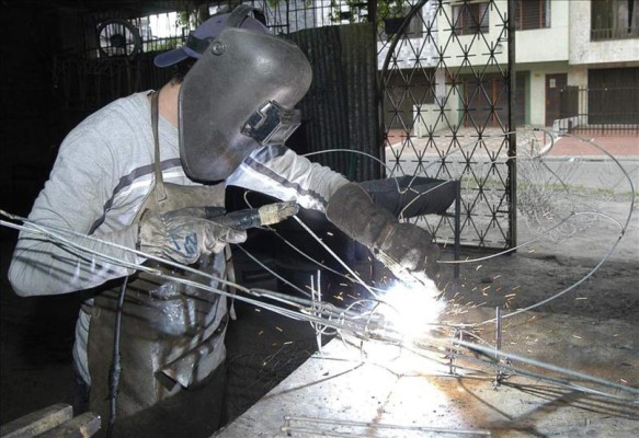 Buscan que ajuste salarial se aplique antes del 15 de enero