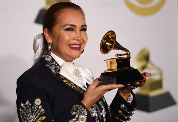 Aída Cuevas venció a Julión y al Recodo en Grammys