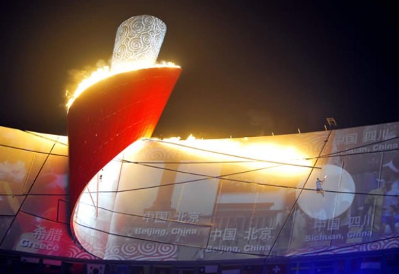 La llama olímpica se enciende en Pekín