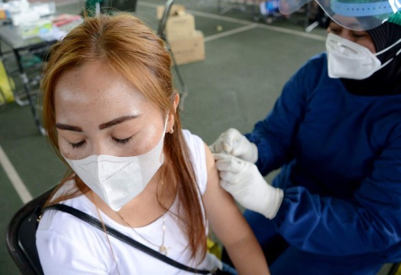Vacuna contra la gripe protege contra covid grave, según estudio global