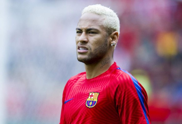 Neymar condenado a pagarle a médico que atendió el parto de su hijo