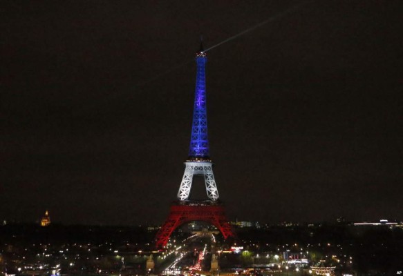 Torre Eiffel se iluminará con los colores de Bélgica tras atentados en Bruselas