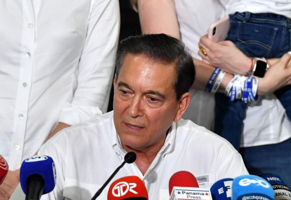 Panamanian presidential candidate for the Democratic Revolutionary Party (PRD) Laurentino Cortizo, delivers a press conference after voting during presidential and parliamentary elections in Panama City on May 5, 2019. - Panamanians went to the polls Sunday to elect a new president after a campaign dominated by concerns about corruption. (Photo by Luis Acosta / AFP)