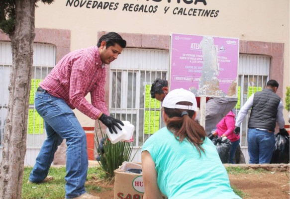 Alcalde mexicano recoge basura porque no cuenta con los recursos para pagar el servicio de limpieza