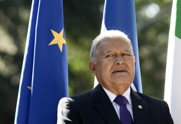 Nicaragua otorga nacionalidad a expresidente Sánchez Cerén, prófugo de la justicia  