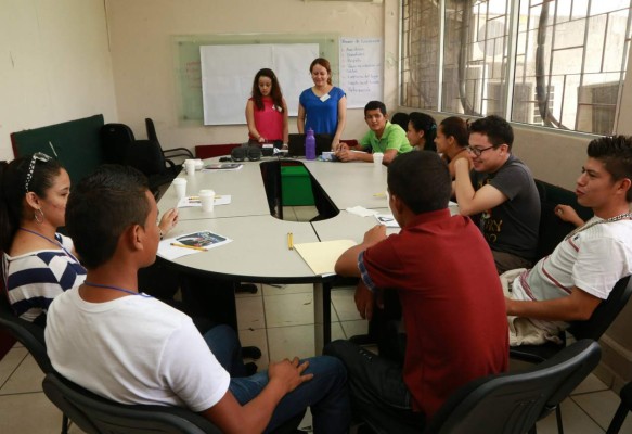 Programa de reinserción llegará a 500 jóvenes deportados