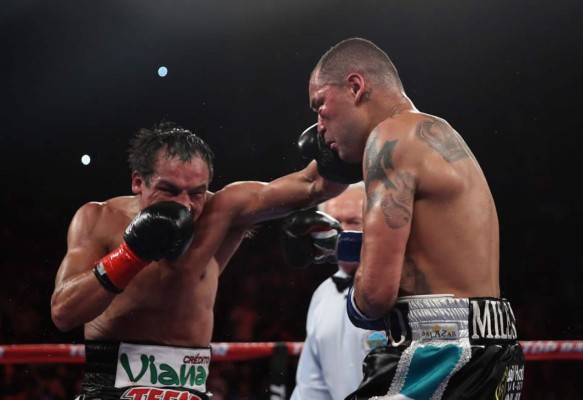 Juan Manuel Márquez derrota a Mike Alvarado y va por Pacquiao