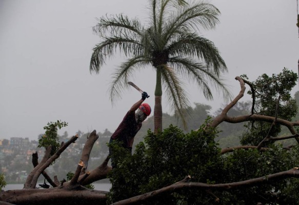 La Administración Nacional de Océanos y Atmósfera (NOAA) de Estados Unidos ha pronosticado que la temporada de huracanes 2020 en el Atlántico 2020 puede hacer historia con 25 tormentas con nombre. EFE /Orlando Barría /Archivo