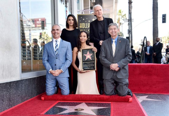 Zoe Saldaña recibe su estrella en el Paseo de la Fama de Hollywood
