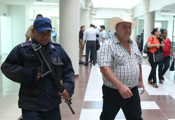 Dictan sobreseimiento provisional a Melvin Carrillo