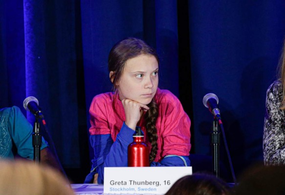 Trump se burla de Greta Thunberg tras video viral de su encuentro