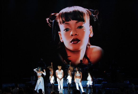 Taylor Swift, JLo y Justin Timberlake brillan en los American Music Awards