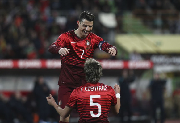 Cristiano se corona como goleador y Portugal golea a Camerún