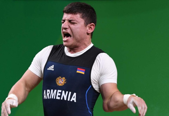 Video: Pesista sufre espeluznante lesión en su codo en Juegos Olímpicos