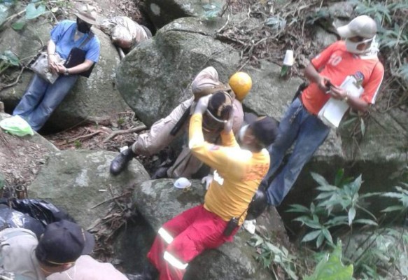 Hallan tres personas muertas en una fosa en Colón