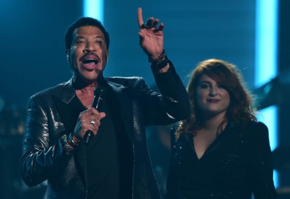 Lionel Richie homenajeado en los Grammy 2016.