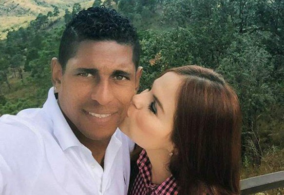 Video: Costly y su esposa causan revuelo al unirse al 'Thalía Challenge'