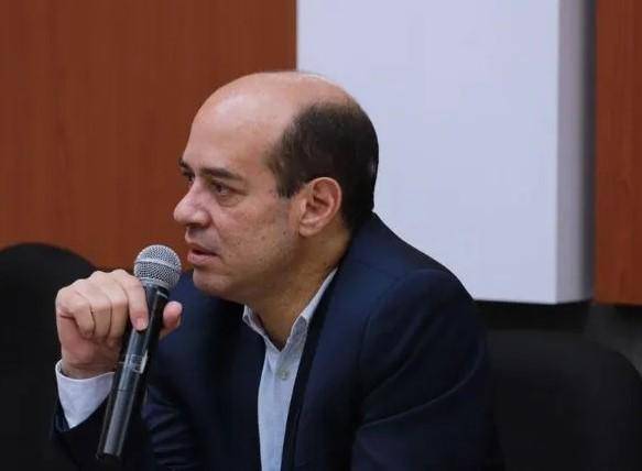 Estuvo al frente de la referida secretaría por dos años y fue uno de los ministros más destacados del gabinete de gobierno. 