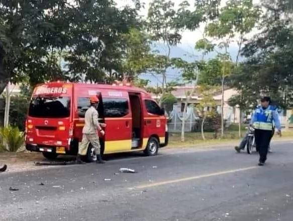Una ambulancia de los Bomberos llegó a la escena para tratar auxiliar al joven, pero este ya no tenía signos vitales. 