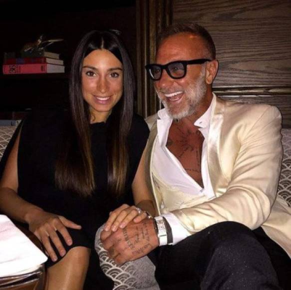 El millonario italiano de 49 años y la diseñadora de 31, rompieron el año pasado. Aunque se comprometieron en 2016 la pareja no llegó al altar.<br/><br/>