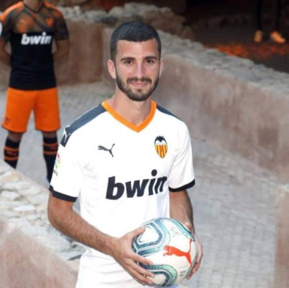 José Luis Gayà: Lateral izquierdo del Valencia que también dio positivo por coronavirus. Cuenta con 24 años de edad.