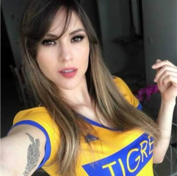 Miroslava es aficionada declarada del equipo de fútbol, Tigres de la UANL de México.