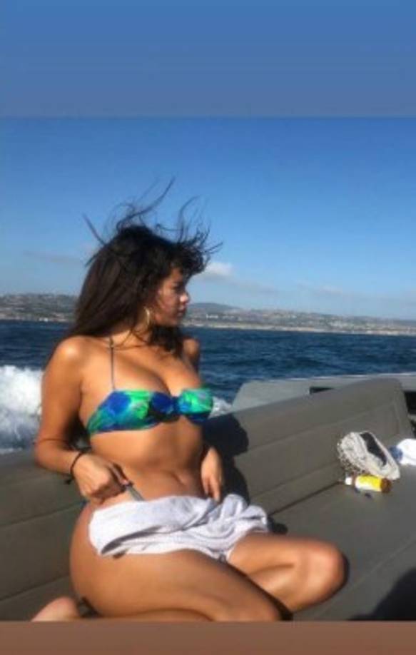La cantante dejó a más de uno con la boca abierta al mostrar cómo luce su cuerpo sin nada de filtros ni maquillaje. Fotos: Instagram/selenagomez