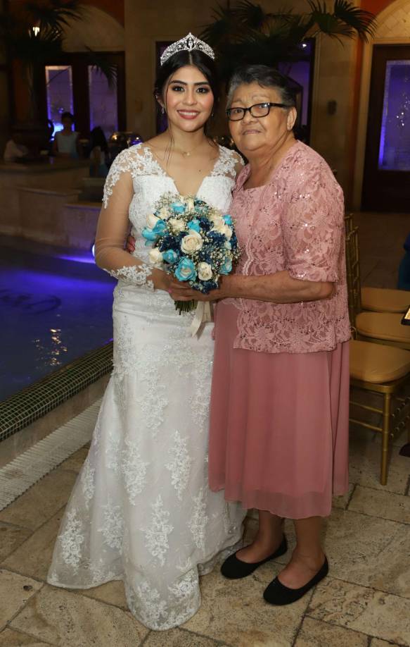 Amor y jovialidad en la boda Cardenez-Martínez