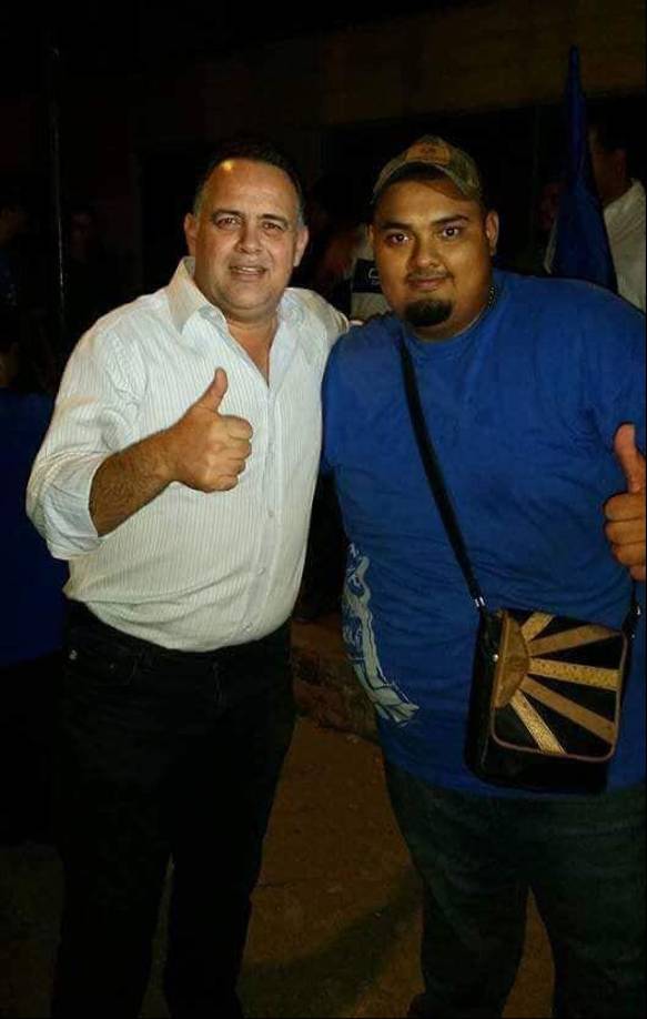 Elkin además de comerciante y trabajó como cotizador en la Municipalidad de San Pedro Sula en la adminitración de Armando Calidonio. 