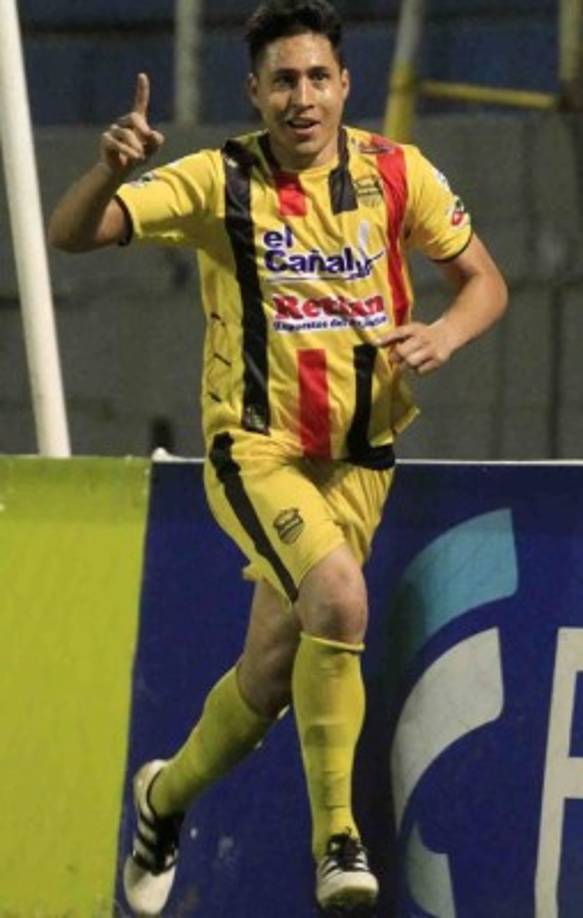 Domingo Zalazar: El delantero argentino deja el Real España y se va al Municipal de Guatemala, donde ya fue campeón con el Suchitepéquez.