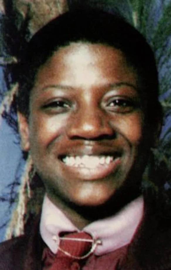 Errol Lindsey: Errol Lindsey tuvo la mala suerte de ser uno de los experimentos de Jeffery para conseguir al “amante perfecto”. Dahmer taladró un agujero en el cráneo de Lindsey e inyectó ácido clorhídrico en su cerebro y, cuando Errol despertó, se quejó de que le dolía mucho la cabeza y así, Dahmer decidió estrangularlo hasta removerle la vida.