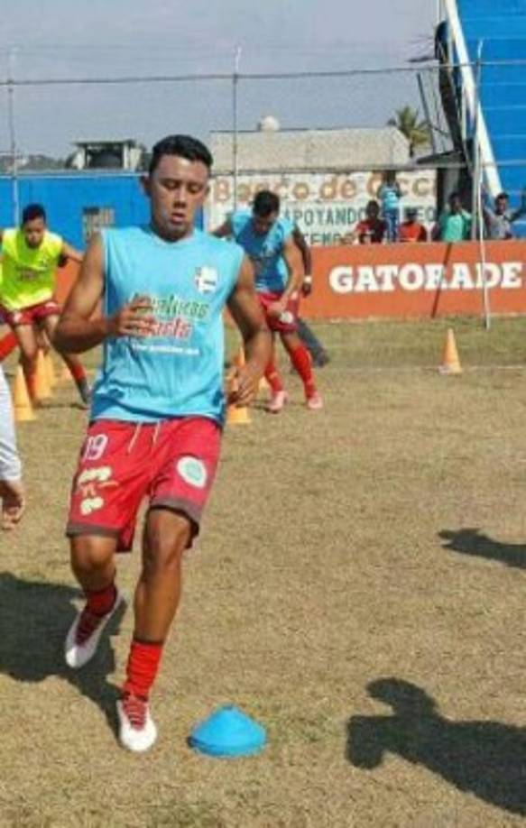 Kevin Jonhson: El volante ha sido dado de baja en el Deportes Savio.