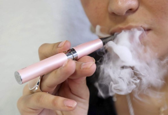 Suspenden venta de sabores para cigarros electrónicos en EEUU