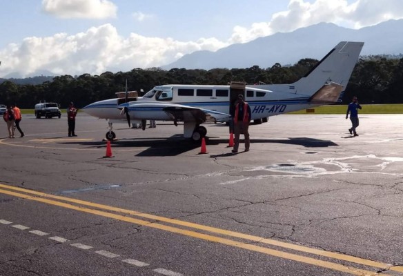Avioneta aterriza de emergencia en La Ceiba