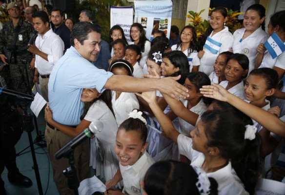 Presidente hondureño asegura que aeropuerto en Palmerola será realidad