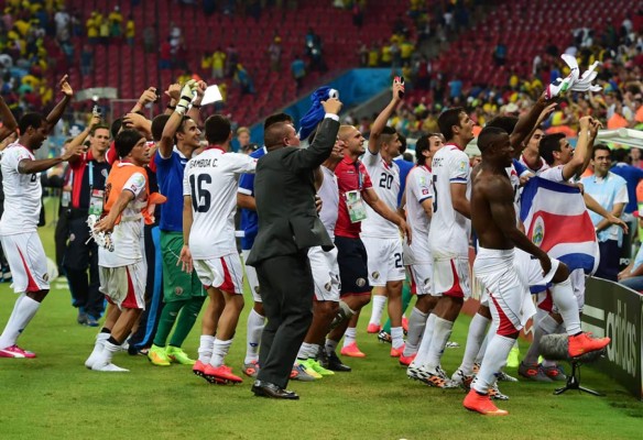 Costa Rica hace historia y clasifica en los penales a cuartos del Mundial