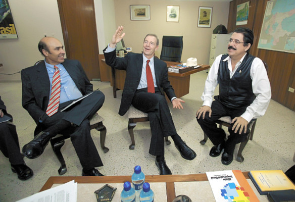 'Elecciones son solución a la crisis”: Craig Kelly