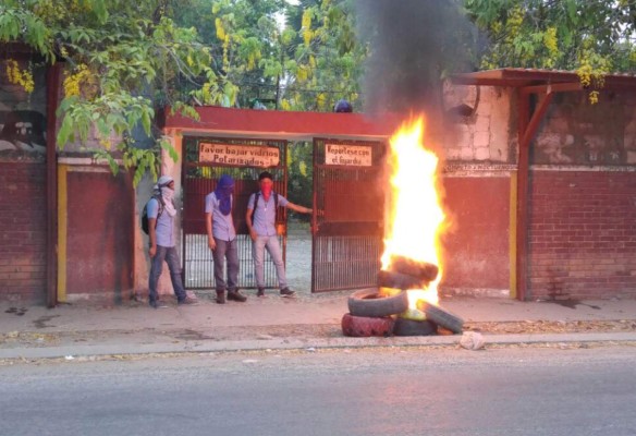 Estudiantes vuelven a tomarse varios colegios en San Pedro Sula