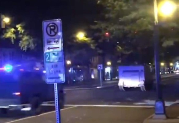 Robó un tanque blindado y es perseguido durante un hora en Virginia