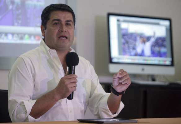 John Kerry felicita a JOH por su triunfo