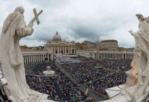 Francisco proclama santos a dos papas 'restauradores' de la Iglesia católica