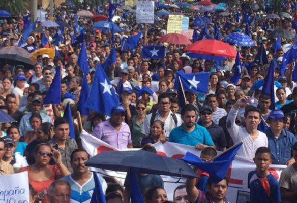 Nacionalistas marchan por avenidas de San Pedro Sula