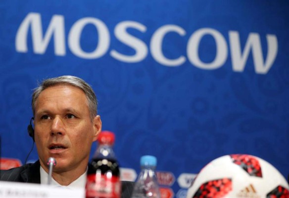 Leyenda holandesa critica a Neymar por sus simulaciones