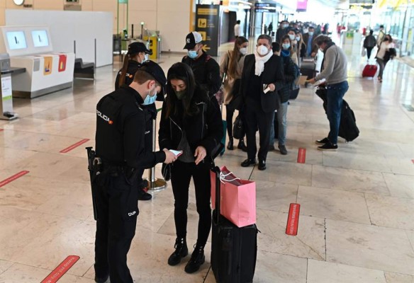 Con fuertes controles, España trata de asegurar confinamiento ante rebrote